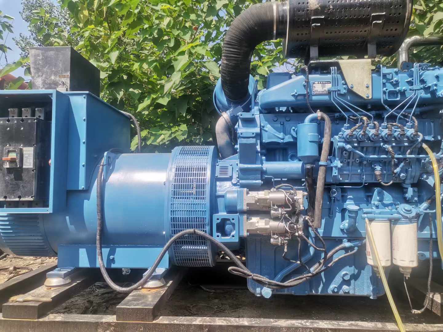 新宾详细说明降低 800kW 柴油发电机输出电流波动的方法