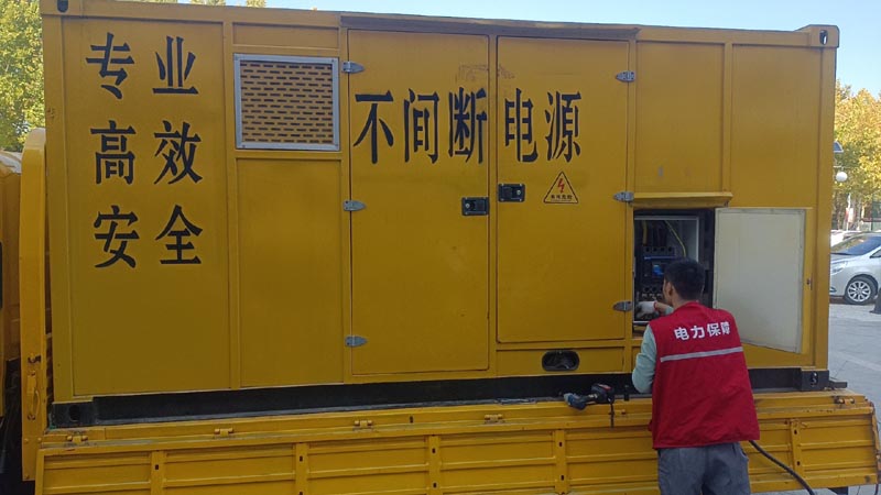 新宾柴油发电机组和UPS电源配合使用时，如何避免切换过程中的电力中断？