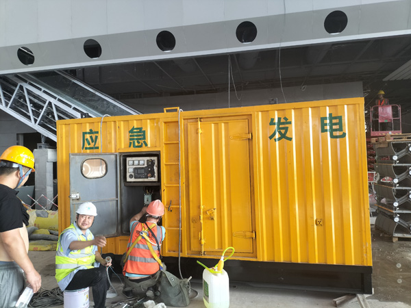 新宾怎样判断空气滤清器是否需要更换？